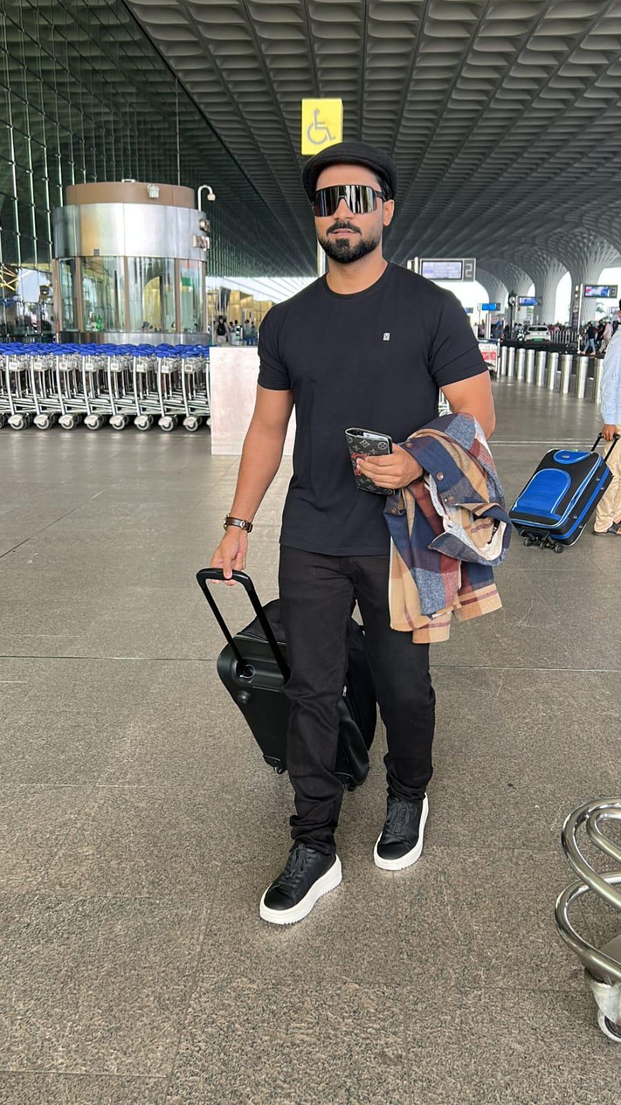Salman Yusuf Khan was clicked in an all-black outfit at Mumbai airport