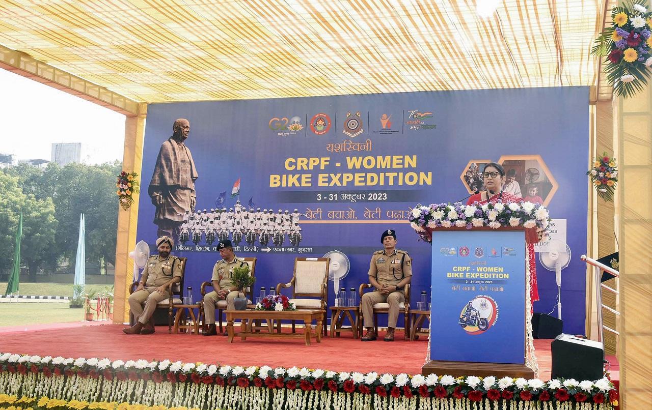 Dr Thaosen, DG CRPF, informed that these two teams have already traversed 1027, 2284 kms respectively and their journey would culminate in Ekta Nagar, Gujarat