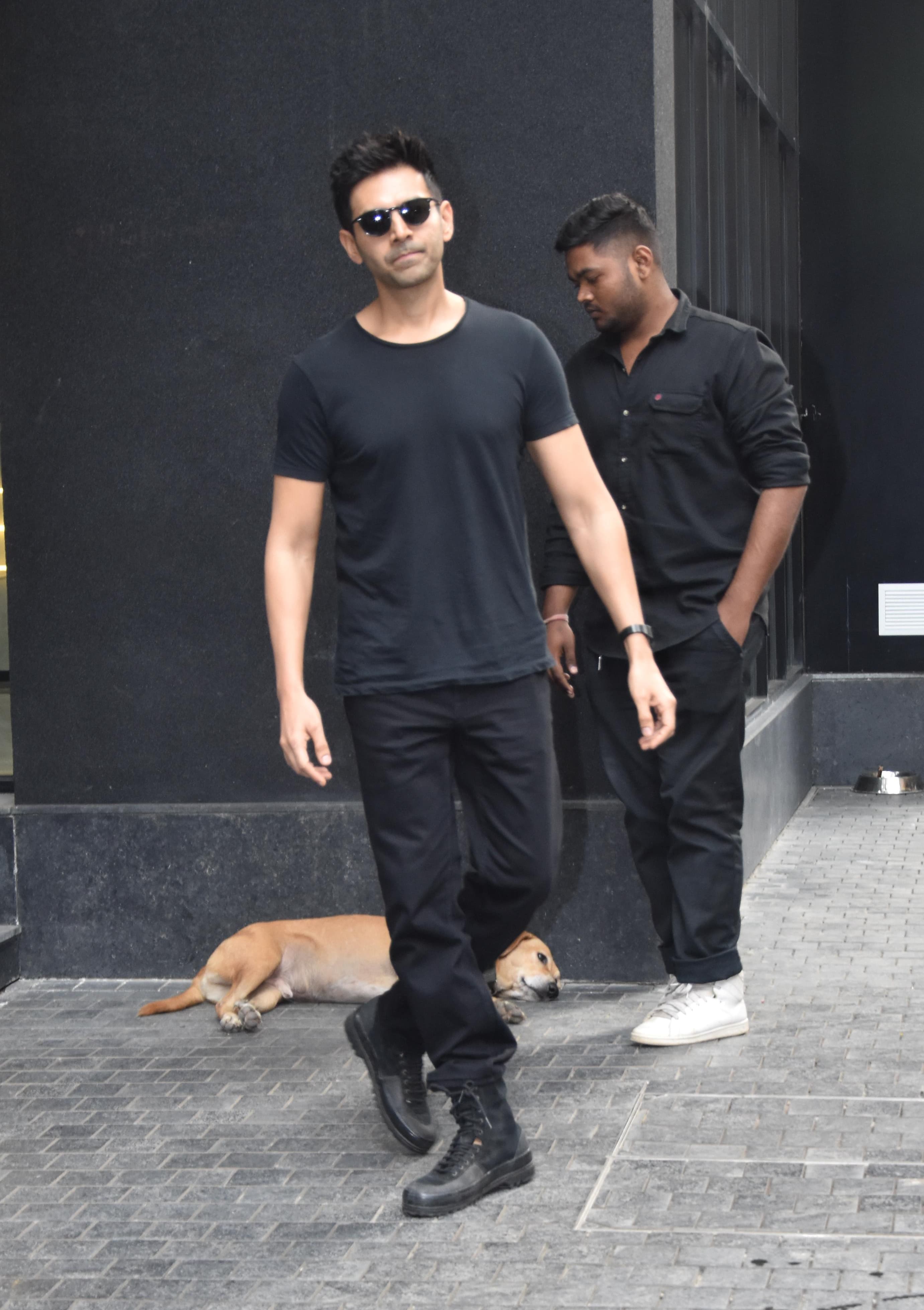 Kartik Aaryan looked incredibly hot as he ventured out wearing a stylish black T-shirt paired with matching jeans