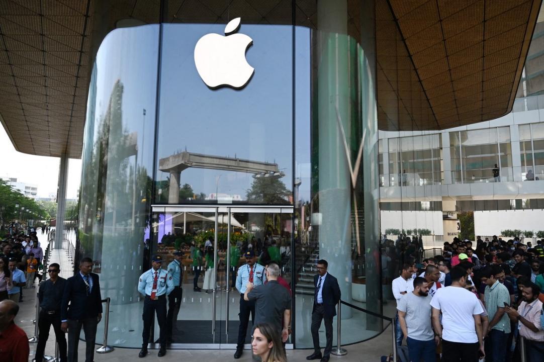 Can't attribute threat notifications to any specific state-sponsored attacker: Apple on Opposition MPs' claims