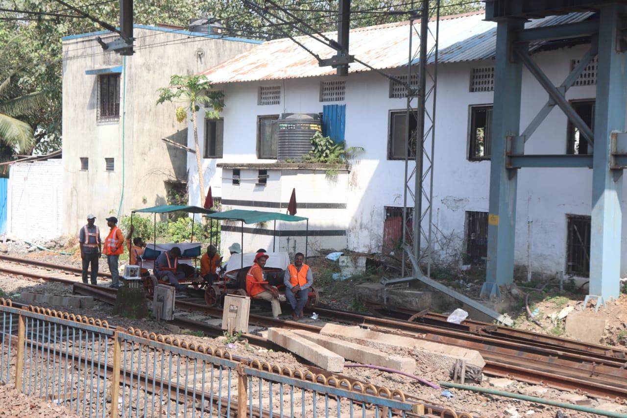 In an official statement, the Western Railway said, to carry out maintenance work of tracks, signaling and overhead equipment, a jumbo block of three and half hours will be taken on up and down slow lines from 00.30 hrs to 04.00 hrs on 29th October, 2023 between Vasai Road and Virar station