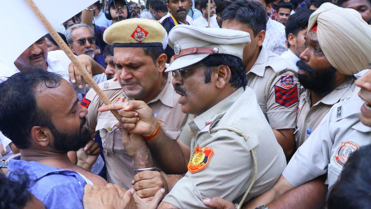 The protest unfolded shortly after the Delhi High Court agreed to expedite the hearing of a plea filed by Sanjay Singh challenging his arrest.
