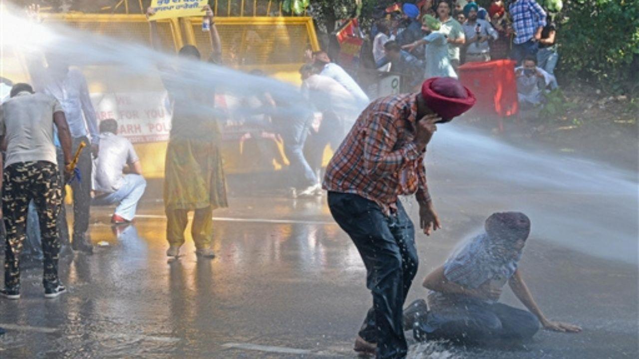 Chandigarh Police use water cannon, lob tear gas shells to disperse AAP workers