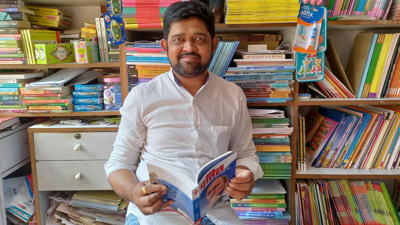 While they also keep English books, Anant has observed that Marathi literature books are such that if people search for them on the Internet, they will not find all of them. However, if one goes to the shop’s counter, they will get it. The second-generation bookseller says even if people buy books online, one only gets to see the cover, they don’t get to see what’s inside.