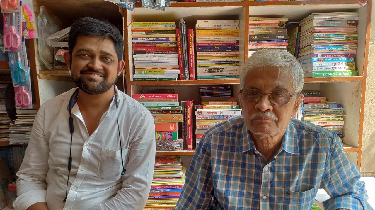 Having always been around books, the Ambekars entered the book-selling business when Anant's mother Arti was a librarian at a Marathi-medium school in Borivali East. At the time, the headmistress Suhasini Kulkarni encouraged her to pursue a librarian's course, and soon after told the family to put up an exhibition for Marathi schoolbooks and literature at the school as people from outside of India were visiting the school for a seminar.