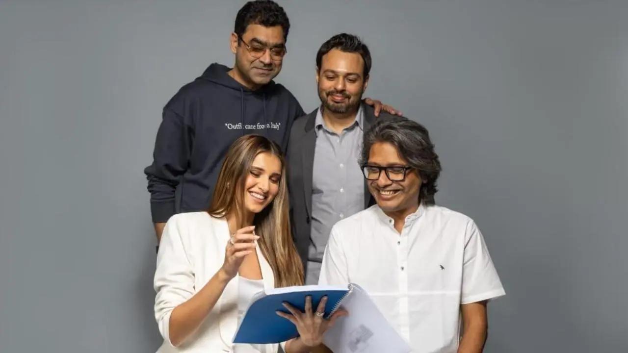 For the first time ever, an Indian cinematic movie's first look will be unveiled at the prestigious event on the Red Fort grounds in the capital city, Delhi. Read More
