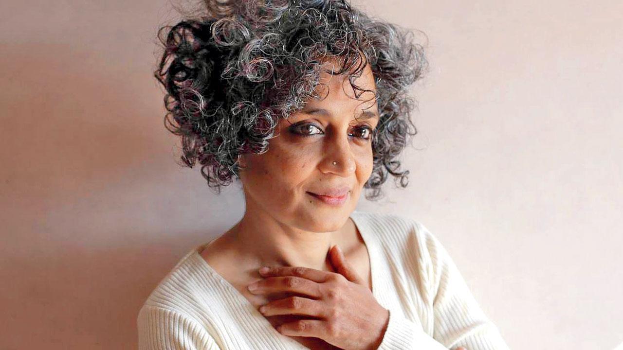 Old speeches return to haunt Roy, Kashmiri prof