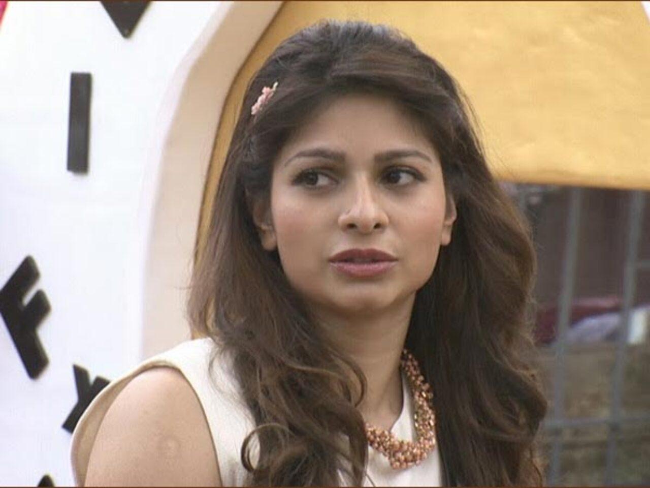 Tanisha Mukerji: In the 7th season of Bigg Boss, actress Tanisha Mukerji came very close to the trophy. However, Gauahar Khan took it home and she became the first runner-up