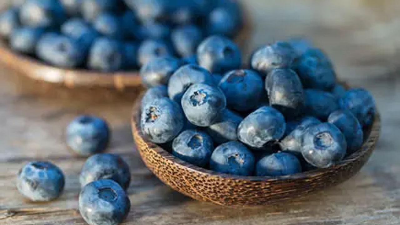 How incorporating blueberries in your daily diet can boost brain health