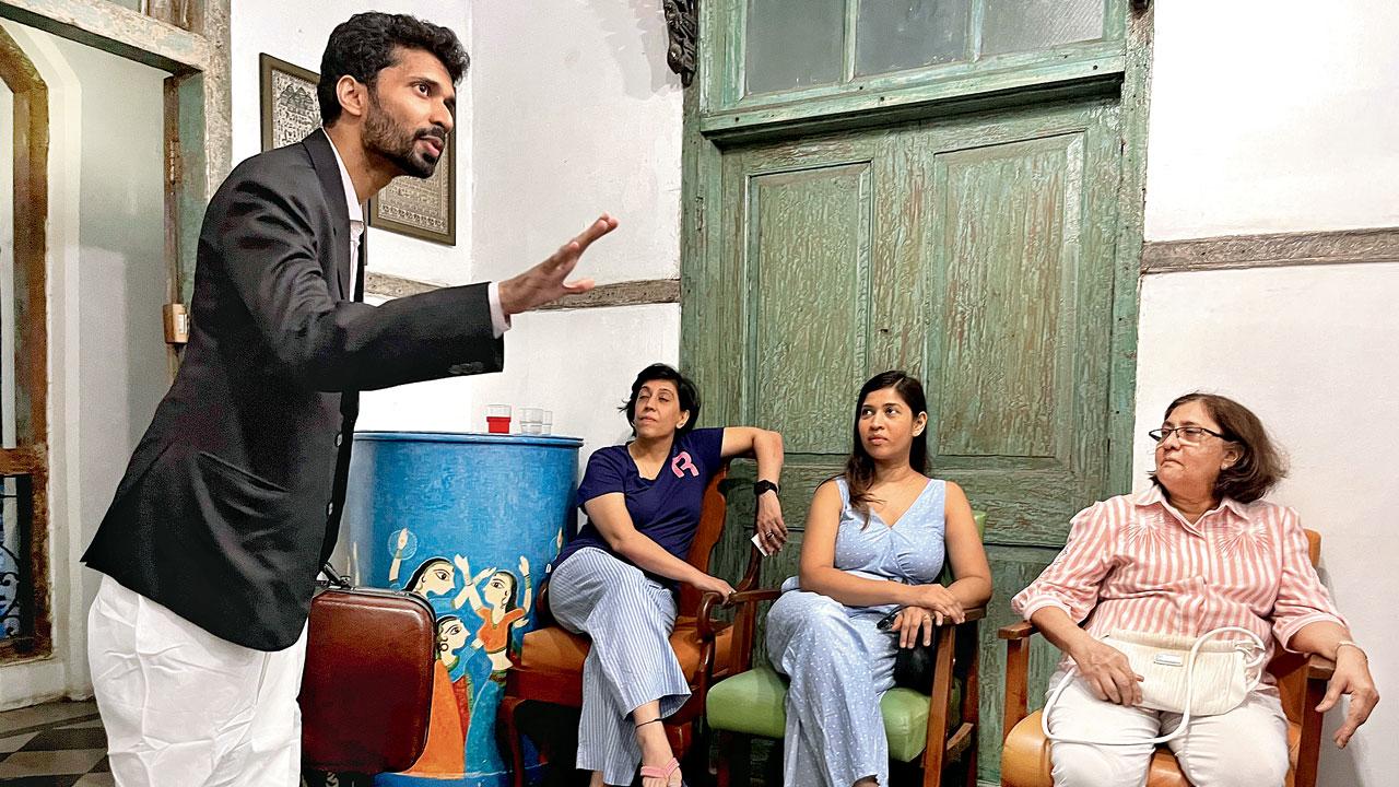 Characters of the play share food and entwine it with the plot of the story