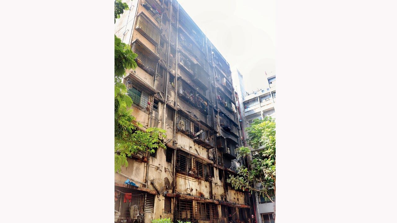 Mumbai: Committee submits report on Goregaon SRA building fire