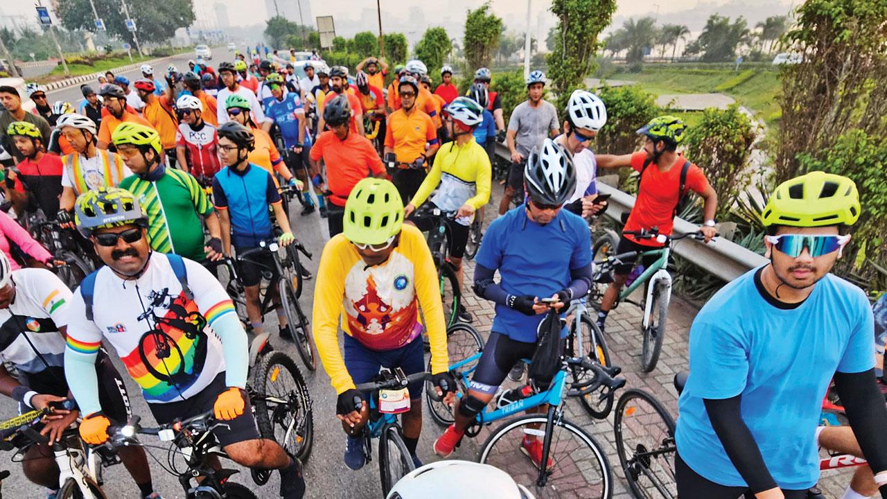 The group of cyclists during their ride from Shivaji Park to the Sea Link