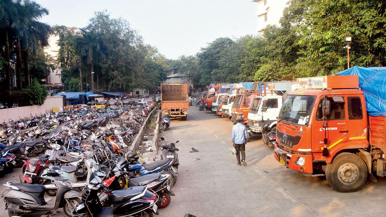 Mumbai: BMC starts process to build road without acquiring land Mumbai: BMC starts process to build road without acquiring land