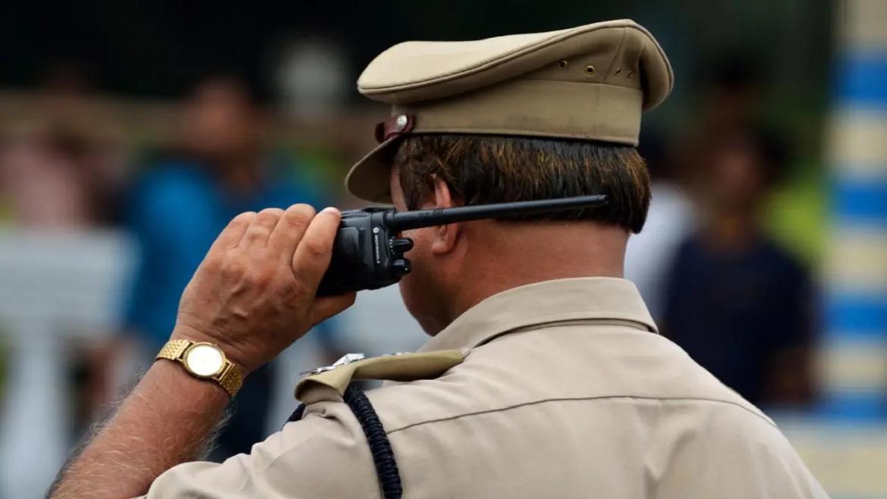 Police bust bogus call centre operating from Navi Mumbai mall; 23 booked