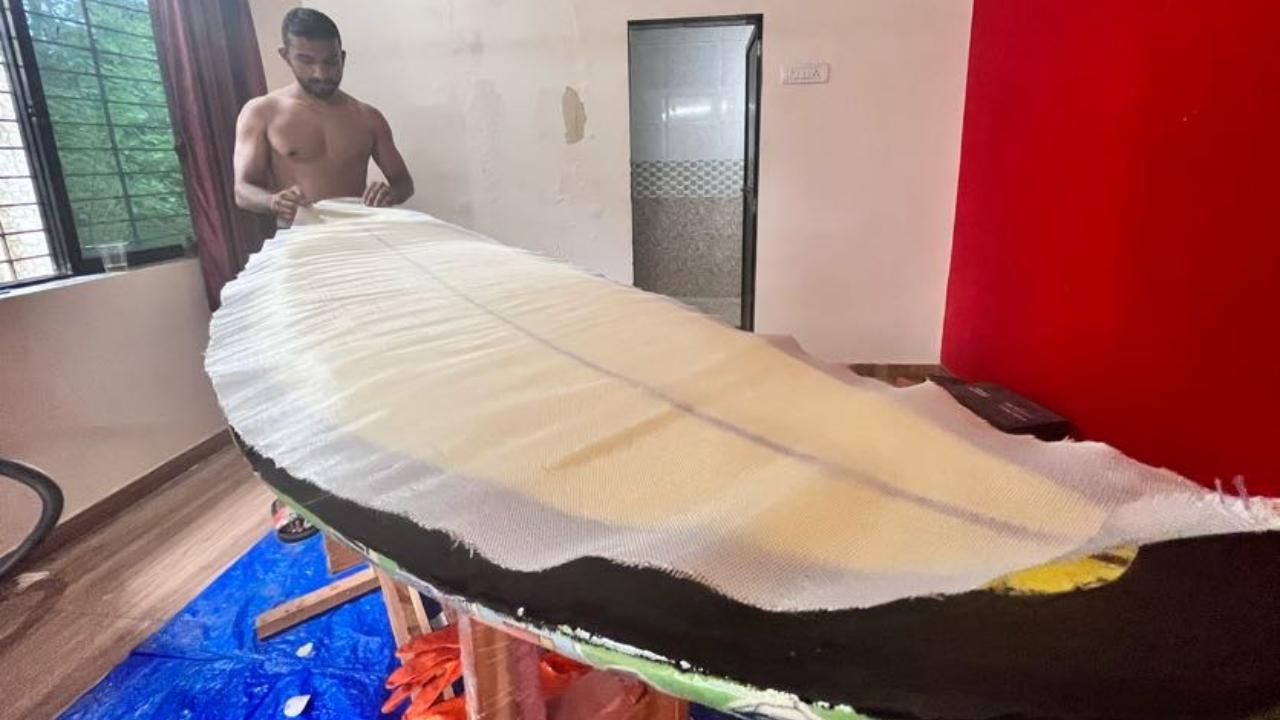 After completing his course in graphic art, Devdatt Manjrekar wanted to be a sculptor but it never came to be till recently when he decided to make his own surfboard. After falling in love with surfing a little over two years ago, he started surfing at Rajodi Beach in Virar at the Mumbai Surf Club. However, he soon want to have his own board so that he could surf any time he wanted.