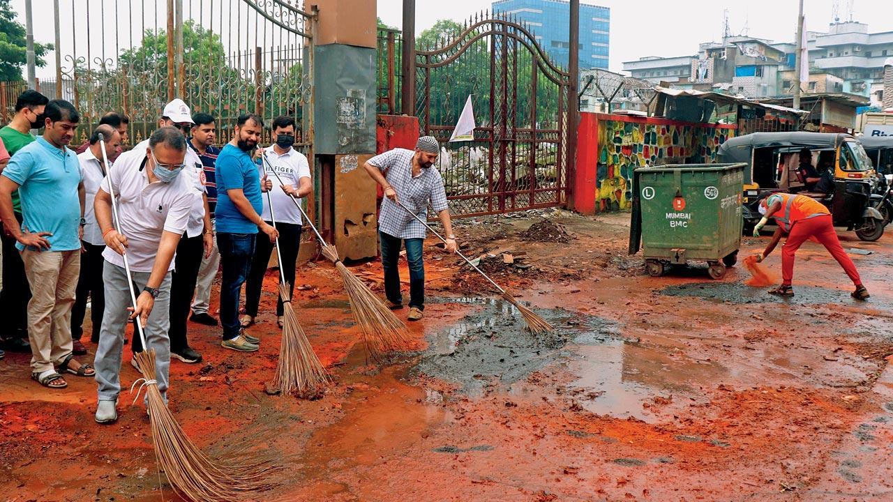 Mumbai: Fed up with BMC, residents take on trash trouble in Chandivli