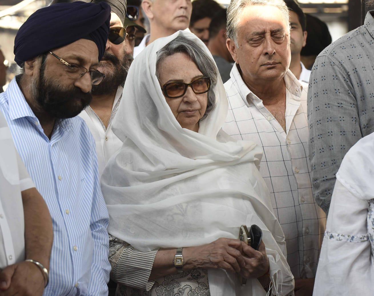 Actress Sharmila Tagore also attended the funeral of the former cricketer