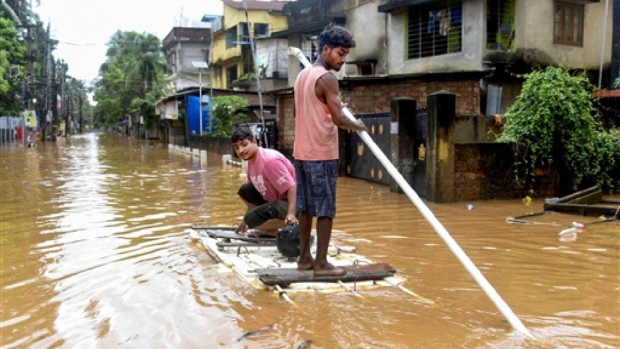The locals are miffed with the authorities and have been questioning them over inaction to address issues pertaining to poor drainage system in the city. 