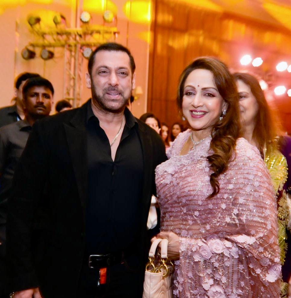 Salman Khan looked happy to celebrate Hema Malini's big day