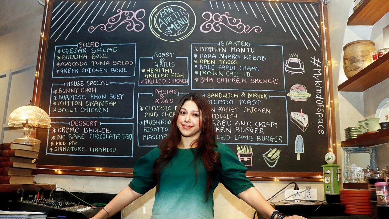 Food vloggers inconveniencing diners: Can cancelling them out really help? 