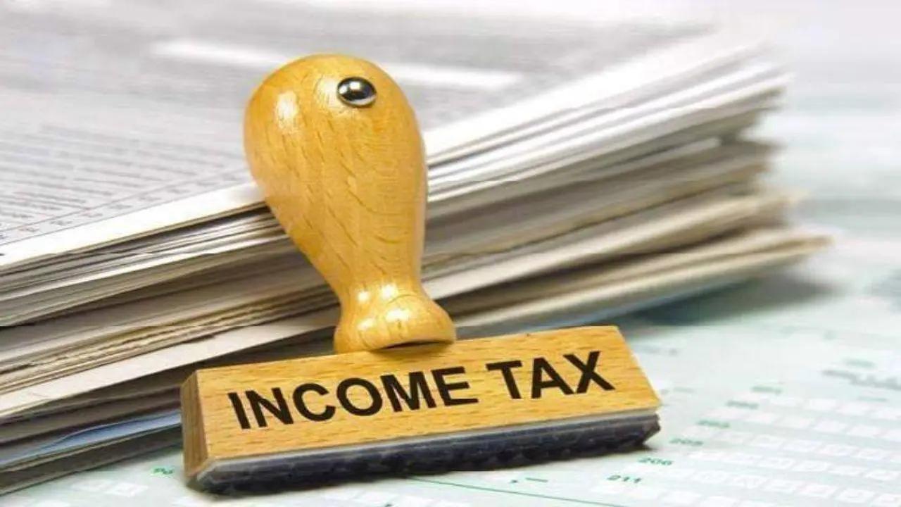 Income Tax Dept seizes over Rs 50 crore after raids on contractors, others