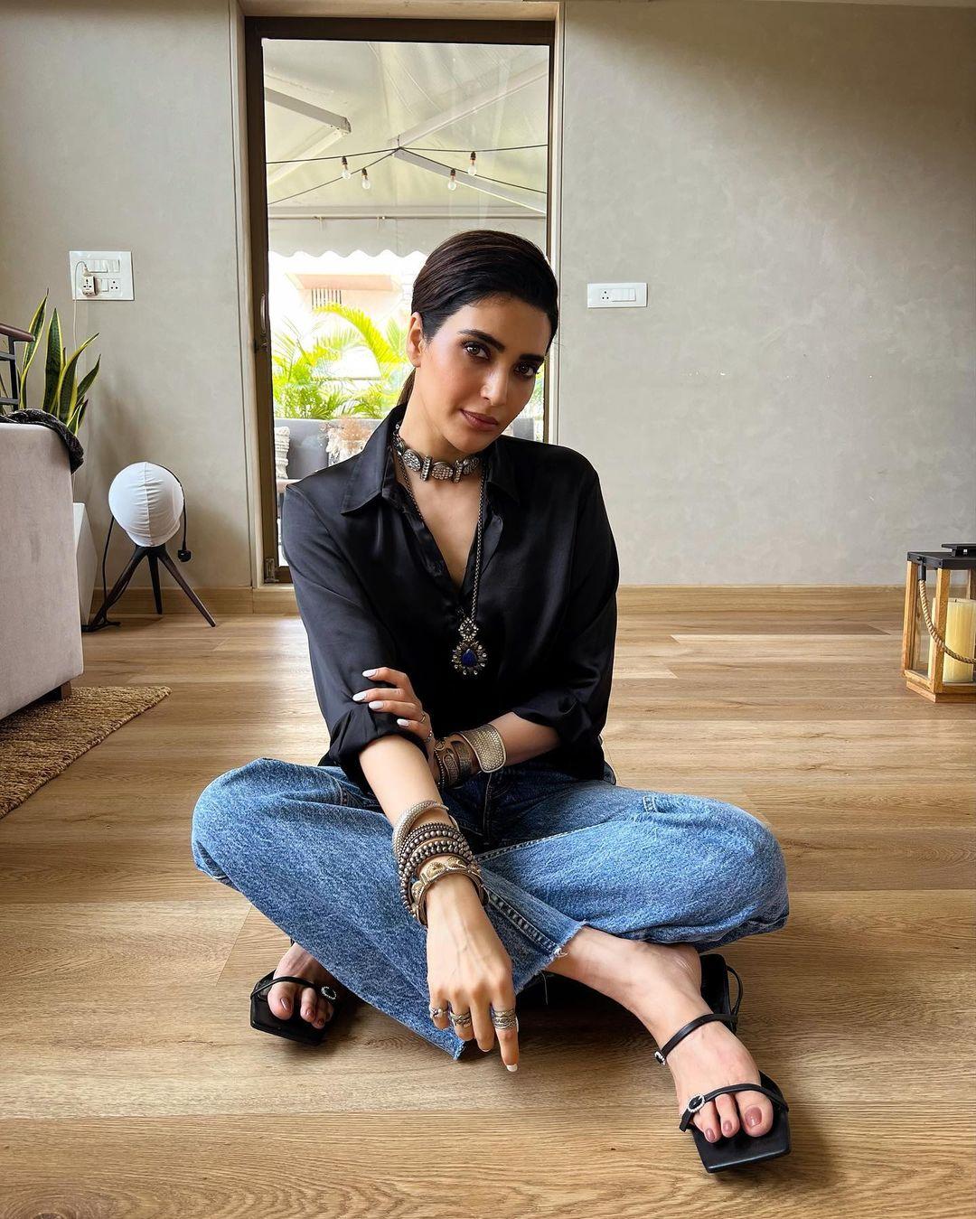 Indeed, black and blue is a classic and timeless combination. The actress made a fashionable choice by pairing a stylish black blazer with blue jeans. This ensemble not only exudes professionalism but also adds a touch of style to her appearance