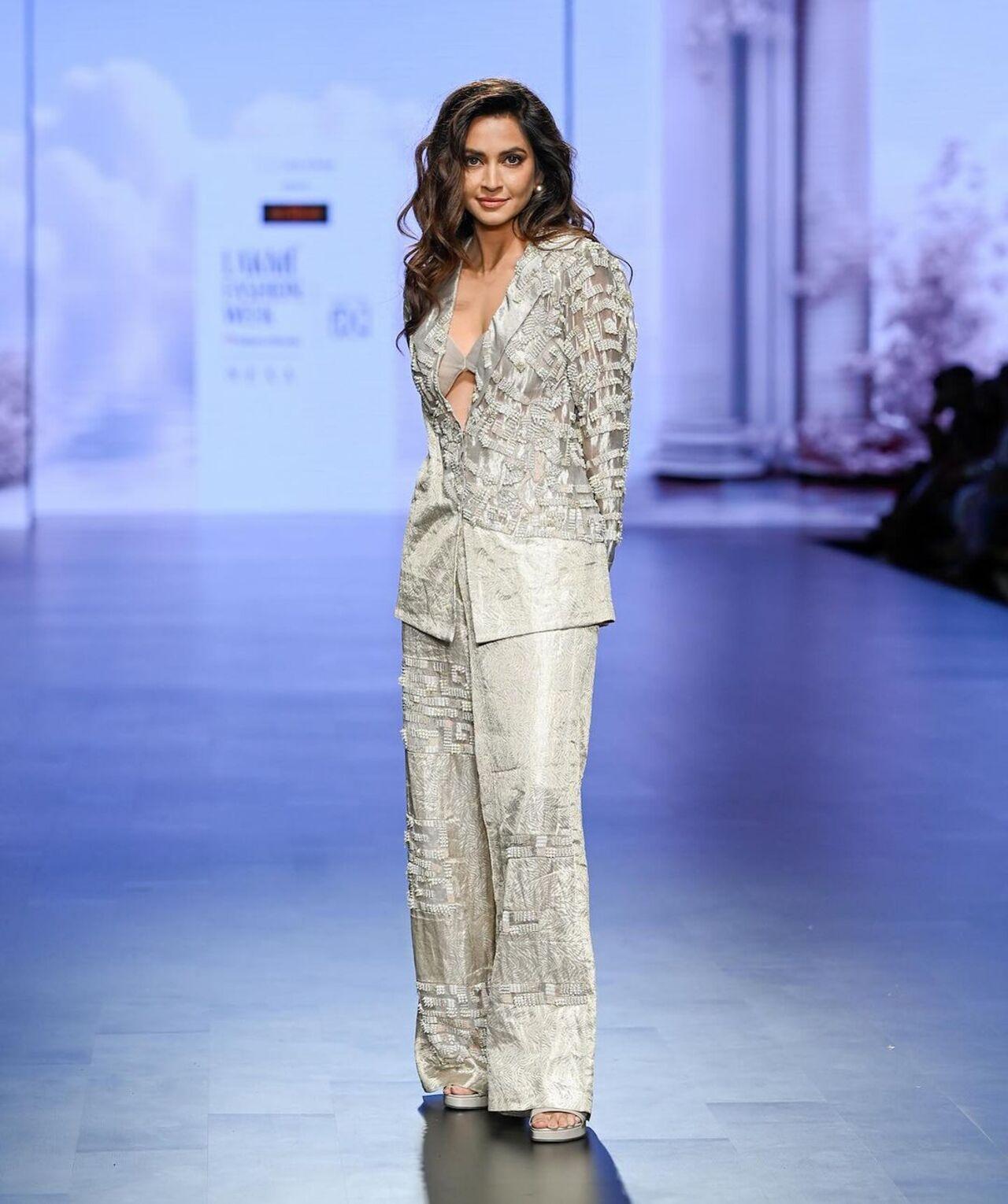 Kriti Kharbanda looked stunning in a shimmery power suit 