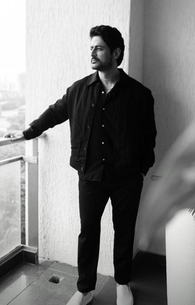 This black and white picture of Mohit Raina is all you need to lift your mood