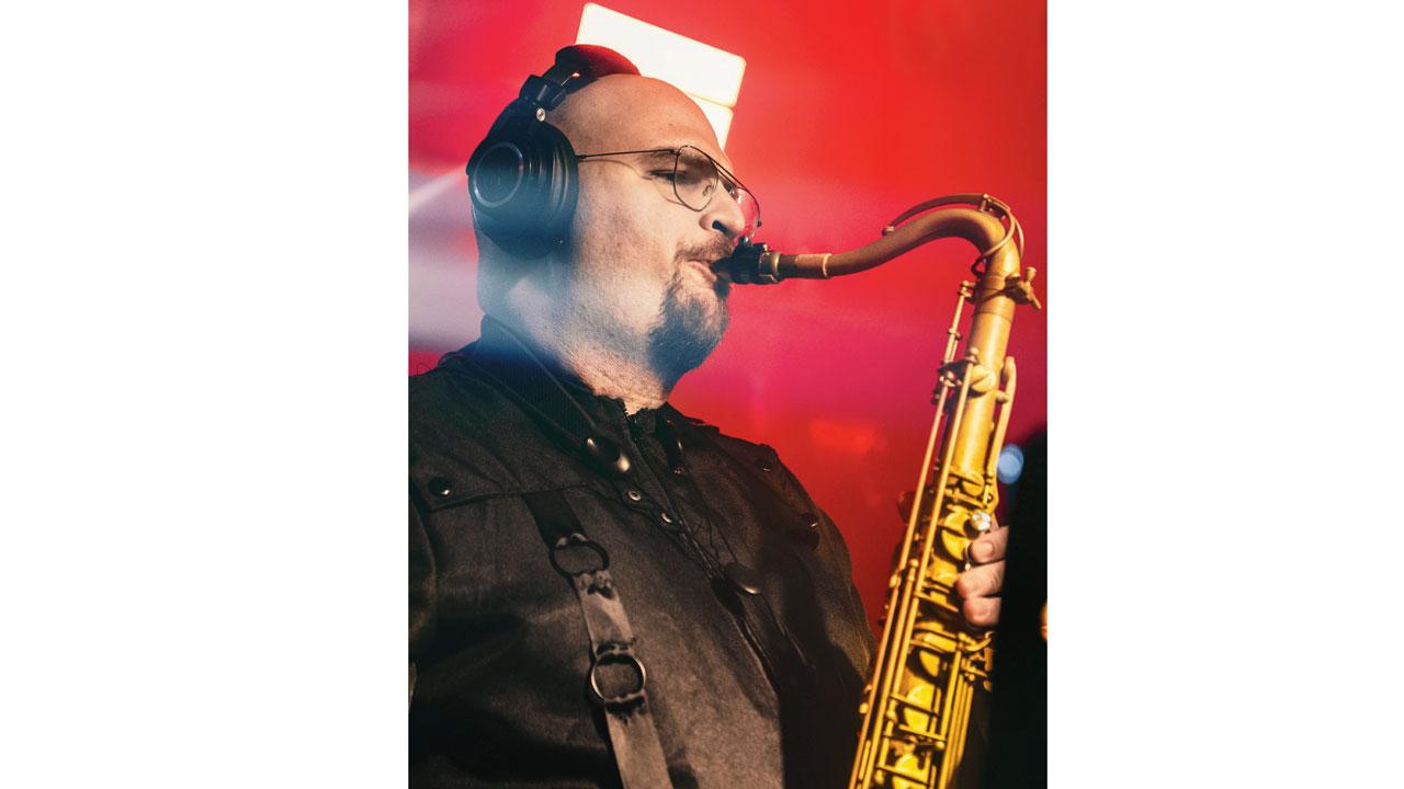 Saxophonist Mark Hartsuch