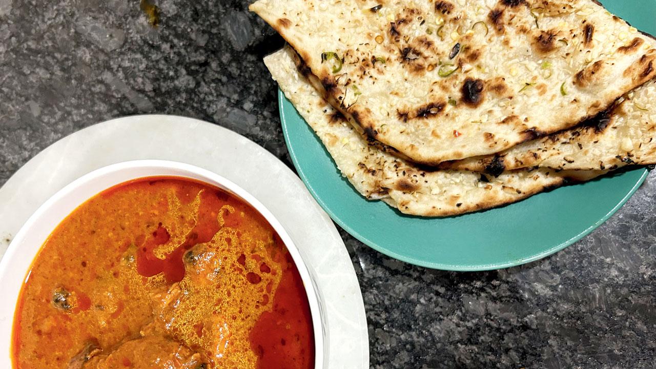 Matka curry with naan