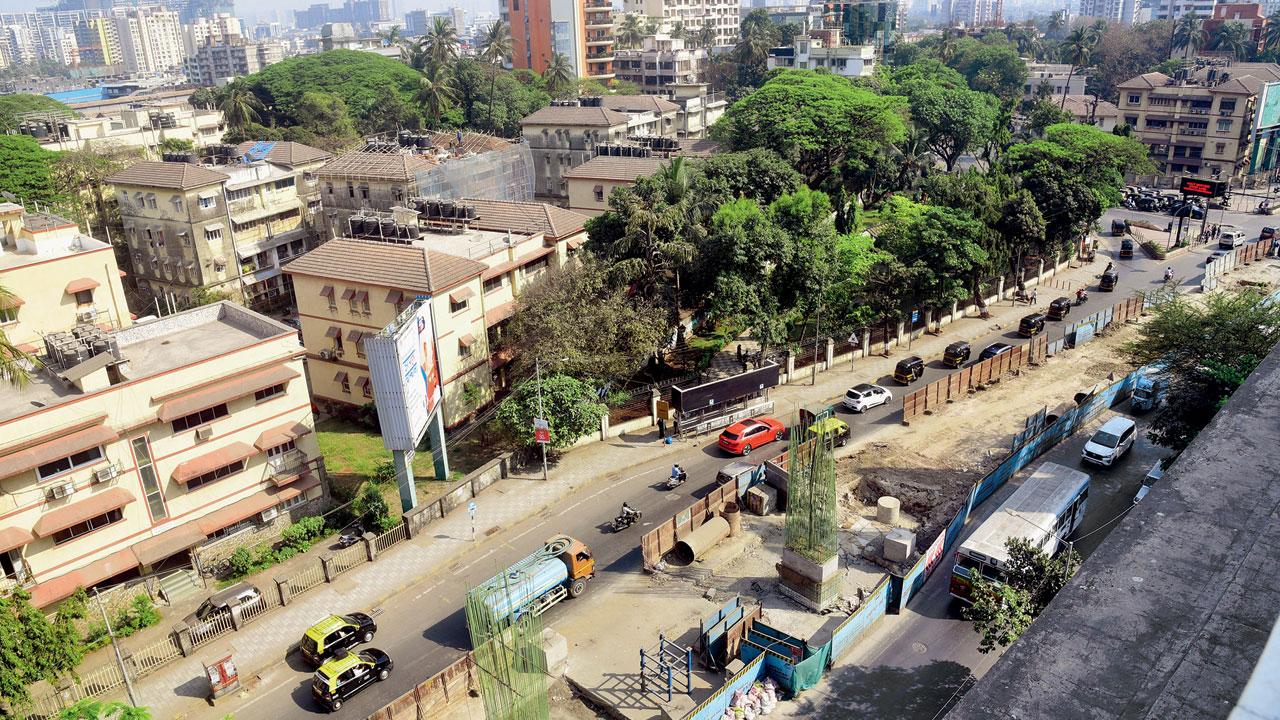 Ongoing work of the Metro 2B line on SV Road near Tata Blocks in Bandra. File Pic/Shadab Khan