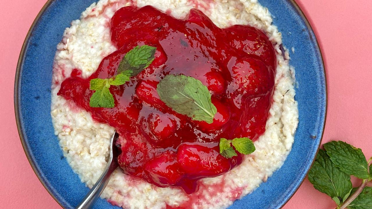 If you want to eat a sugar-free porridge, then chef Somnath Rakesh, who is the executive sous chef at the Taj Holiday Village Resort & Spa in Goa, says the Sugar-free Vegan Millet Porridge is the best variation. Making it with foxtail millets, almond milk, mint leaves, dates and frozen berries along with a cinnamon stick can make you enjoy different kinds of flavours, all in one bowl.