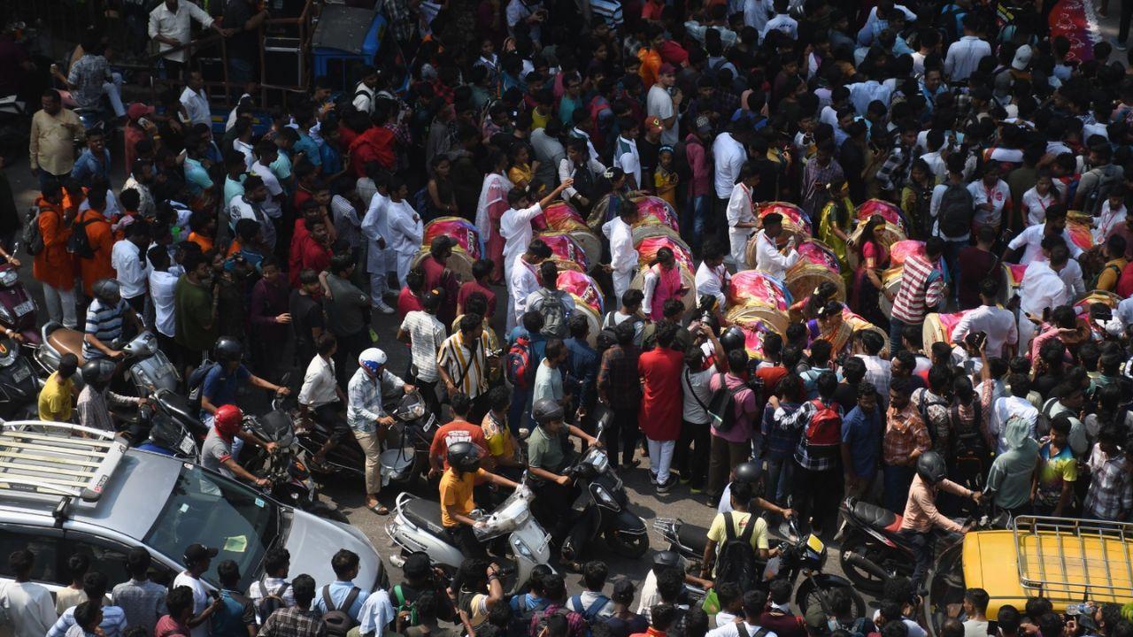 Mumbai gears for Navratri; procession of Goddess' idols make way through city