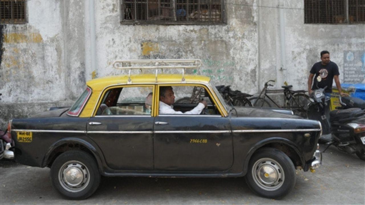 As per the announcement by a transport department official, the last Premier Padmini taxi was officially registered at the Tardeo Regional Transport Office (RTO), which oversees the island city of Mumbai.