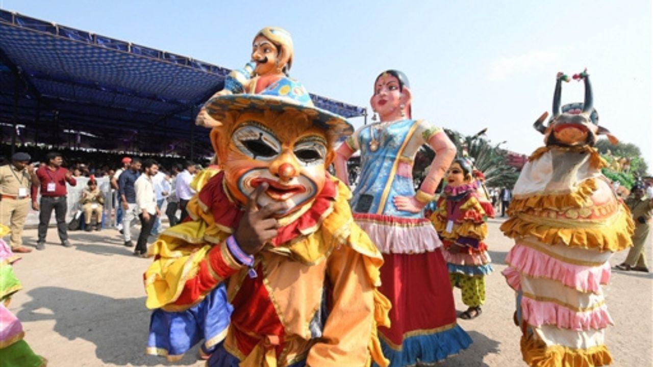 Bidar highlighted the region's distinctive wildlife, and Chamarajanagar unveiled a model of the renowned Male Mahadeshwara temple. Chikkamagaluru portrayed the diverse flora, fauna, and aromatic coffee produced in the district.