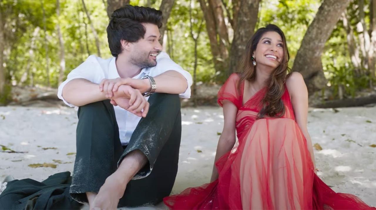 Dono
What’s one of the best places to find love? A wedding! The romance drama Dono starring Garima Agarwal and Rajveer Deol, is a beautiful portrayal of love flourishing between two broken hearts. The film’s refreshing take on modern love and growth along with its depiction of today’s youth and their perception of romance and intimacy is a worthy and fun watch