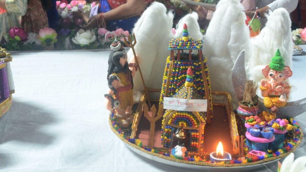 Some people tried to replicate the Kedarnath shrine in Uttarakhand and added clay models of Lord Shiva and Lord Ganesha; while another participatint decided to pay an ode to ISRO through their decor. 