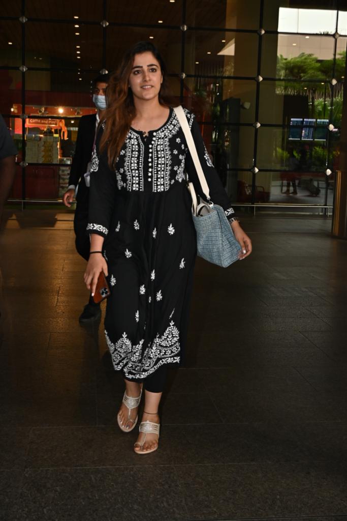 Nupur Sanon nailed the airport look with her gorgeous black chikankari suit 