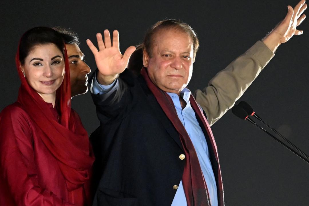 Lost mother and wife to politics, says Nawaz Sharif at his first rally on return