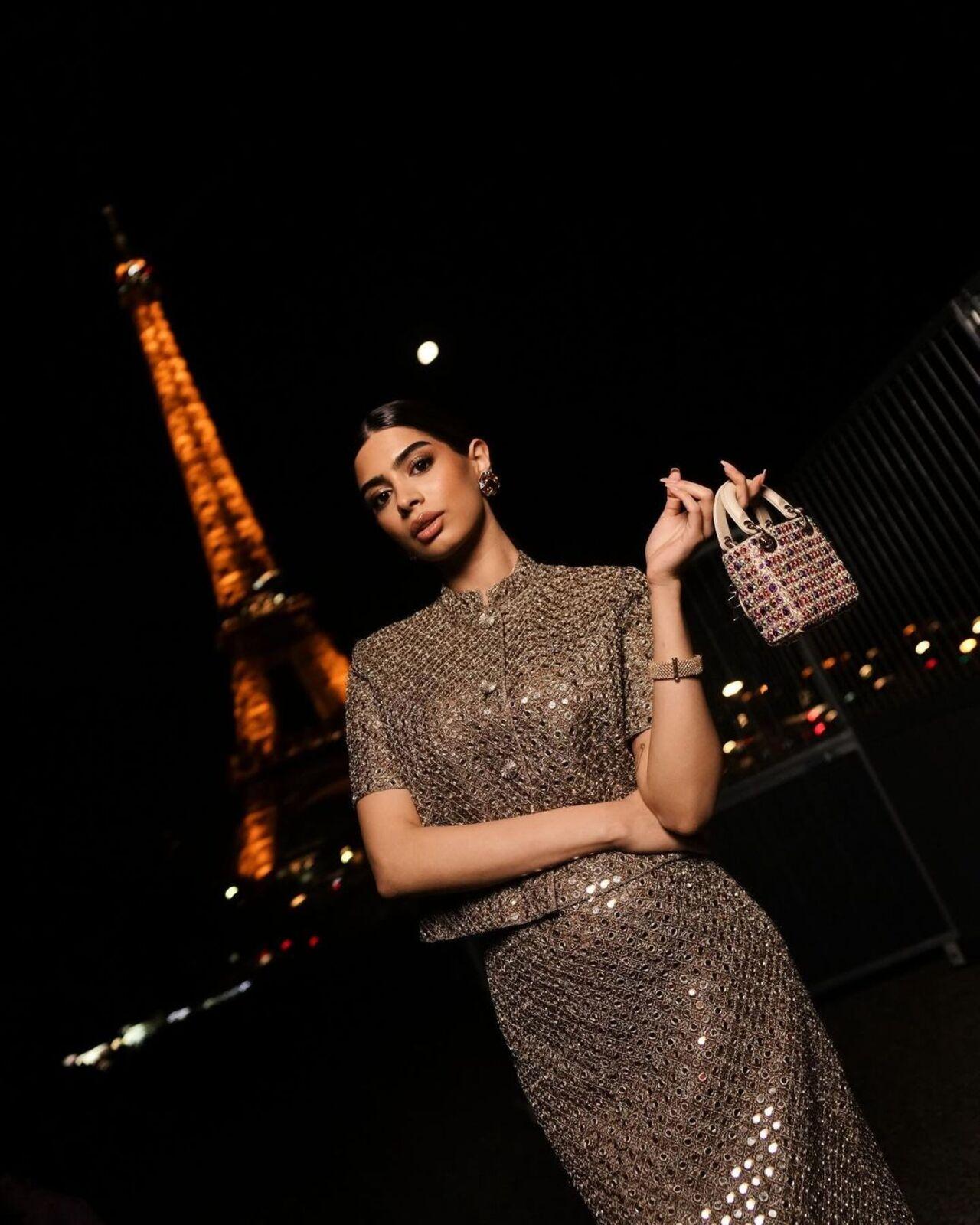 Khushi Kapoor shines in her outfit as she poses with Eiffel Tower in the backdrop