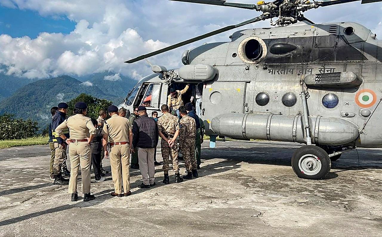 Around 95 stranded people were brought from Lachung and Lachen by choppers. The first group from Lachung included 17 tourists and two locals of Lachung village. The choppers made two sorties to the area in the morning. Those from Lachung were being brought to Pakyong Airport near Gangtok