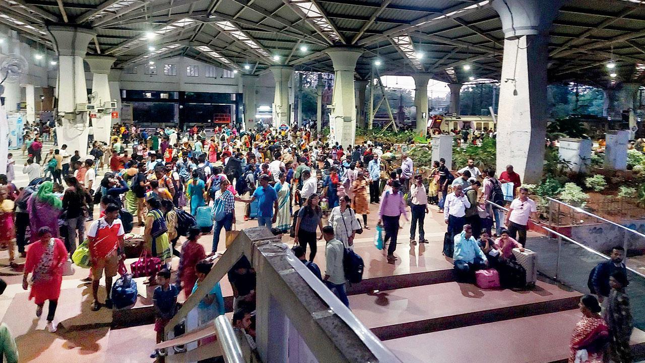 Mumbai: Central Railway changes platform numbers at Panvel stn, mayhem ensues