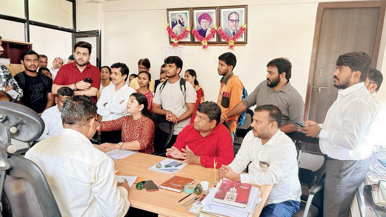 Mumbai University resolves issues of 13 students following protest Mumbai University resolves issues of 13 students following protest