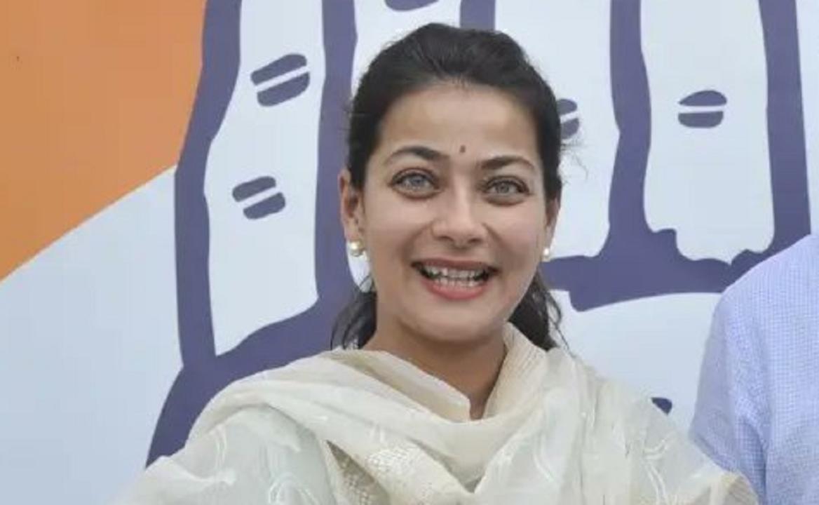 Daughter Praniti will contest LS election from Solapur, says Sushil Kumar Shinde