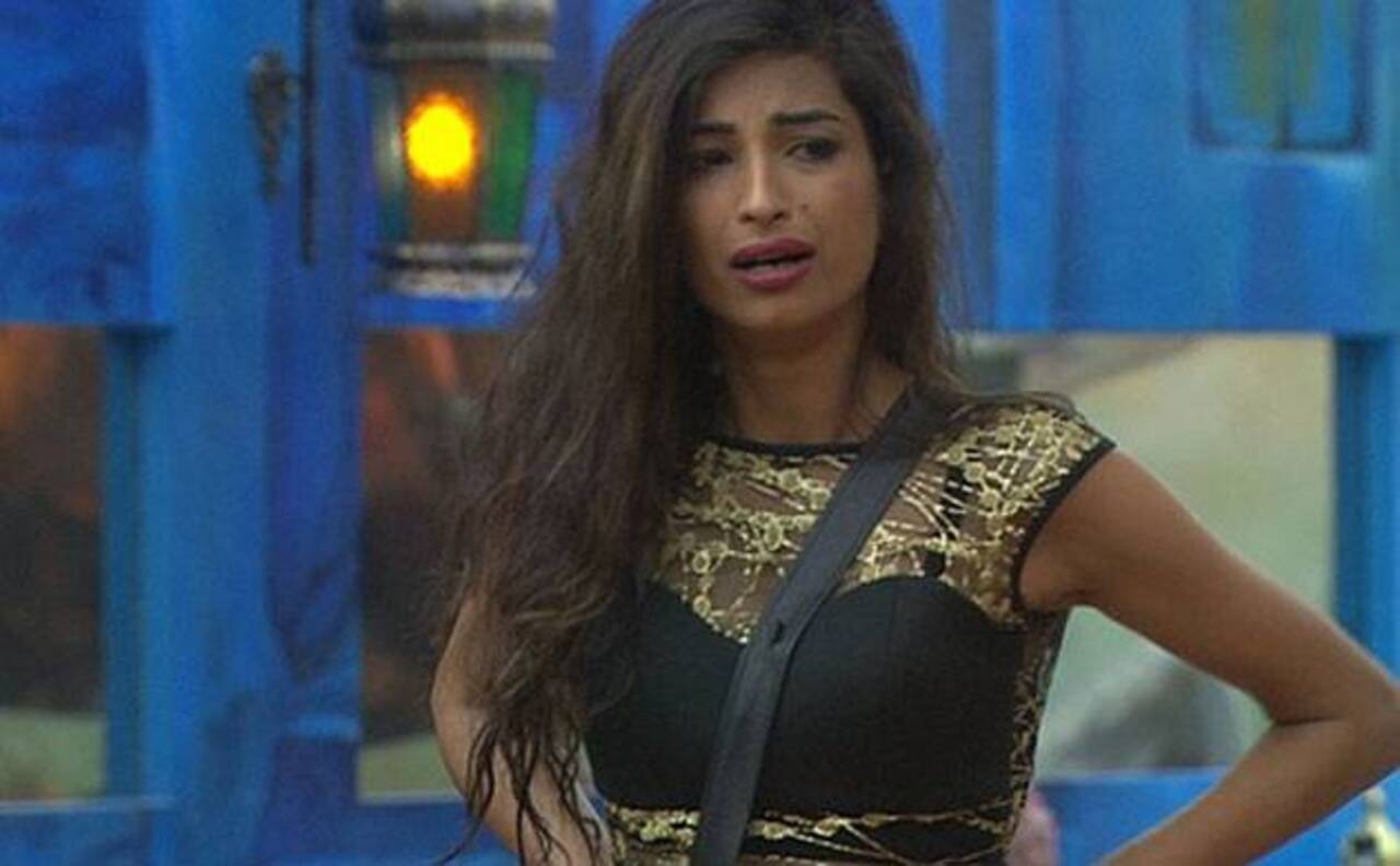 Priyanka Jagga's offensive remarks about Lopamudra Raut and Manu Punjabi's late mother led to her eviction from the Bigg Boss house. Salman scolded her for these personal attacks and her argumentative behaviour. The contestant was asked to leave the show 