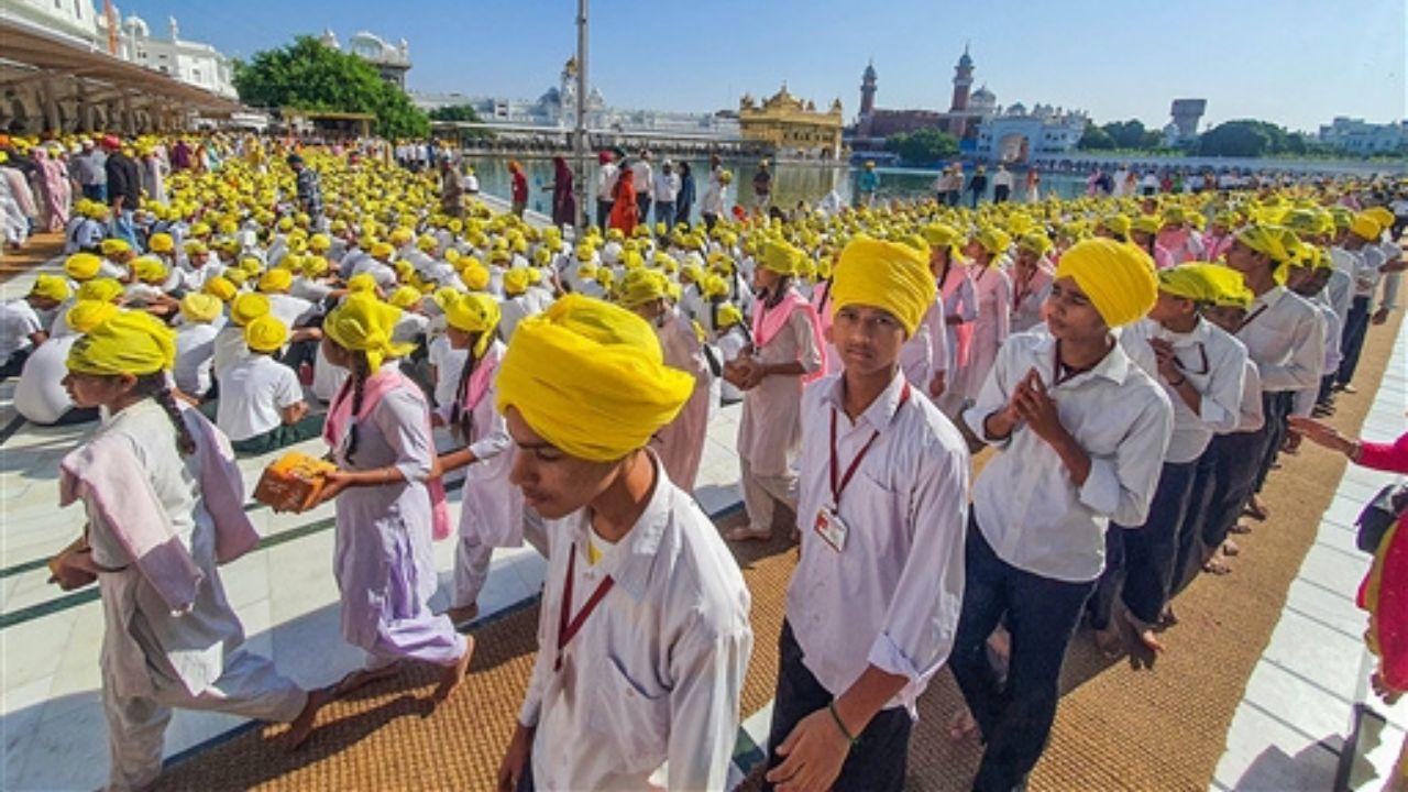 Mann's visit to the Golden Temple marked the launch of 'The Hope Initiative' by Amritsar's police force, a determined effort to combat the drug menace that has affected the state for years. The participating schoolchildren, dressed in yellow turbans, scarves, and dupattas, joined CM Mann in this solemn and meaningful prayer.
