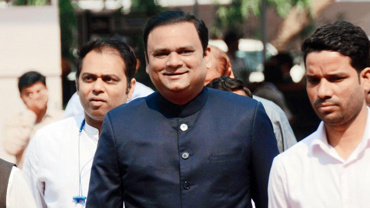 Sena row: SC sets deadlines for Rahul Narwekar to decide disqualification pleas