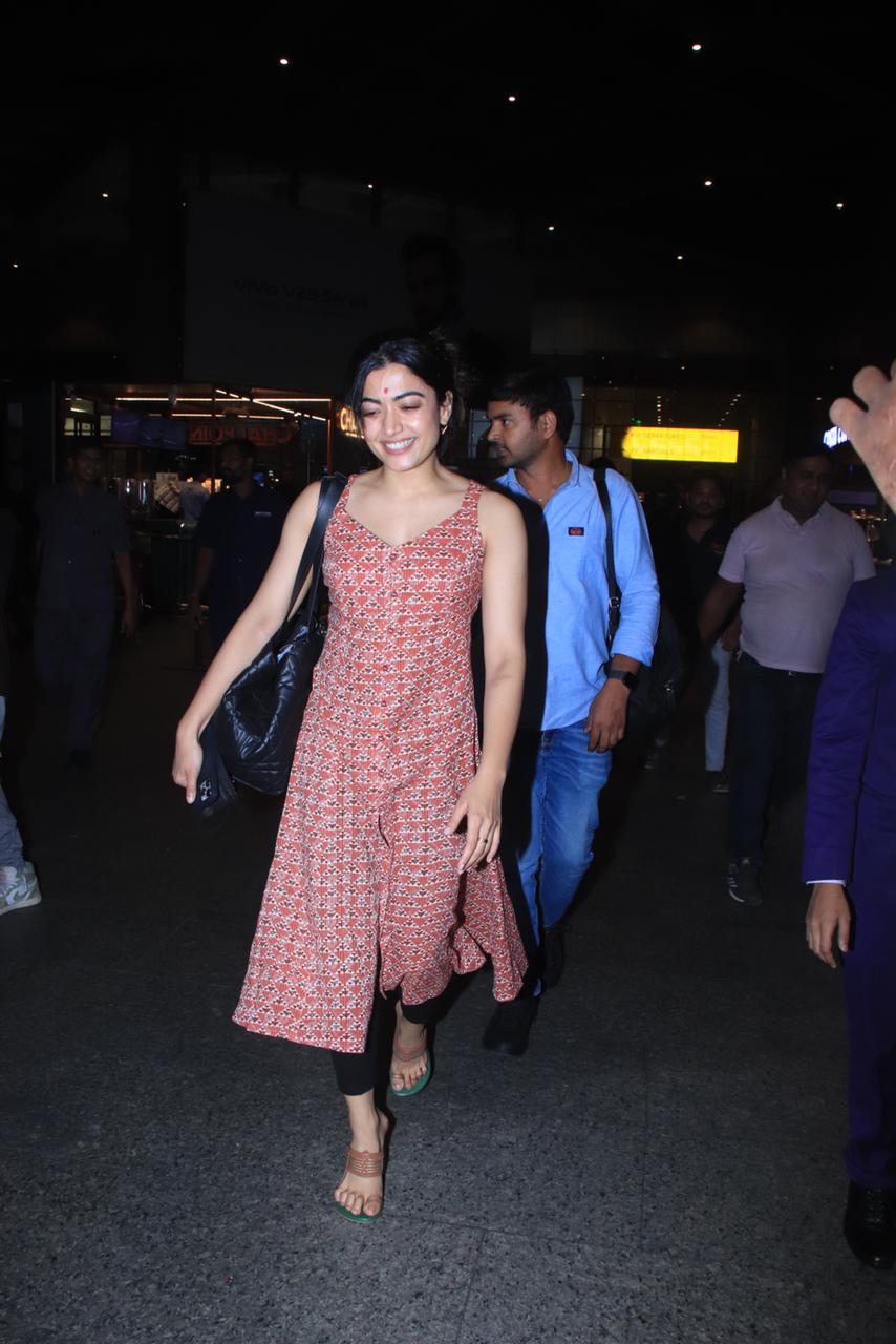 854px x 1280px - Spotted in the city: Rashmika Mandanna, Suhana Khan, Janhvi Kapoor and  others