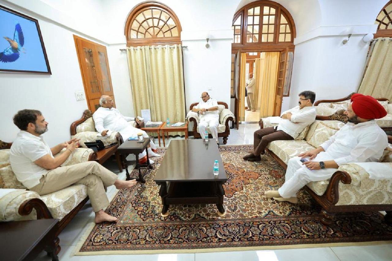 The three leaders discussed the current political situation and the road ahead for the alliance, which is looking to take on the BJP in the upcoming assembly and general elections. The meeting lasted around 40 minutes