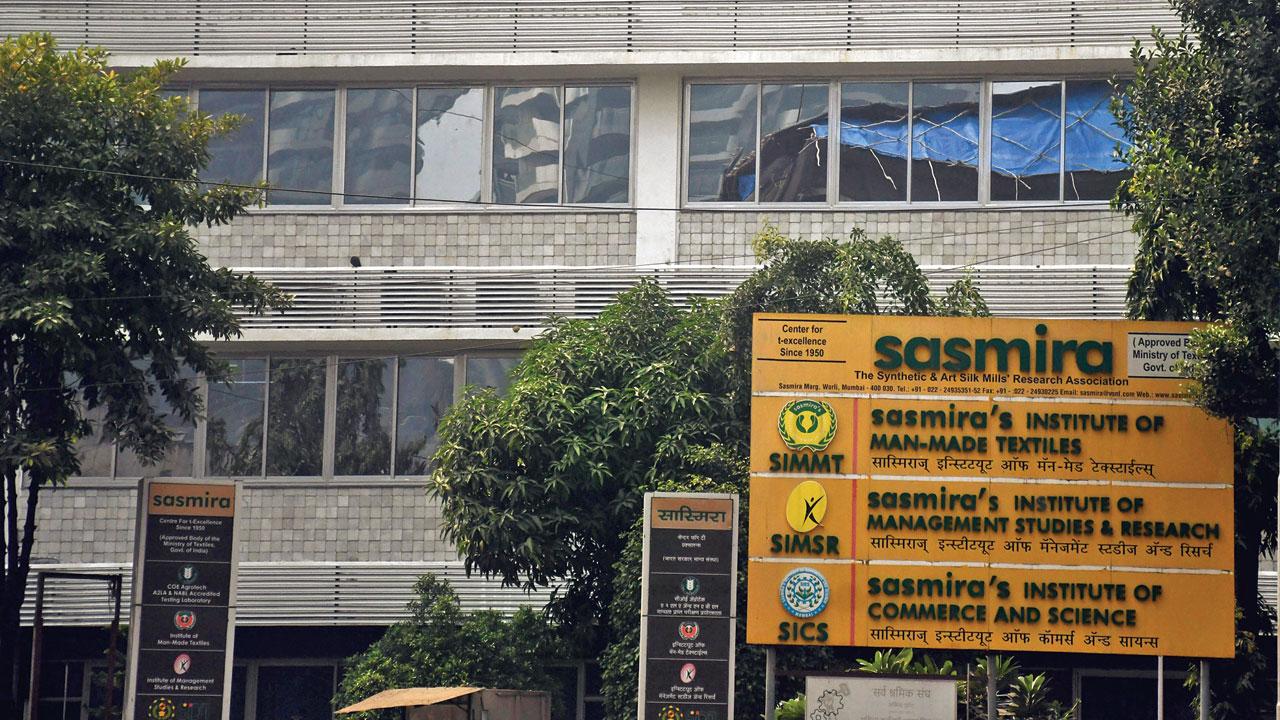 Employees at the institute were allegedly not given safety gear. Pic/Ashish Raje